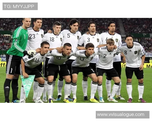 全球顶级足球明星汇聚一堂 激情对决瞬间定格高清合影