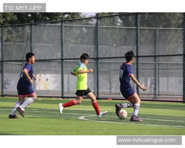 比利时足球硬汉球星驰骋绿茵展现铁血风采与不屈精神 比利时足球硬汉球星驰骋绿茵展现铁血风采与不屈精神